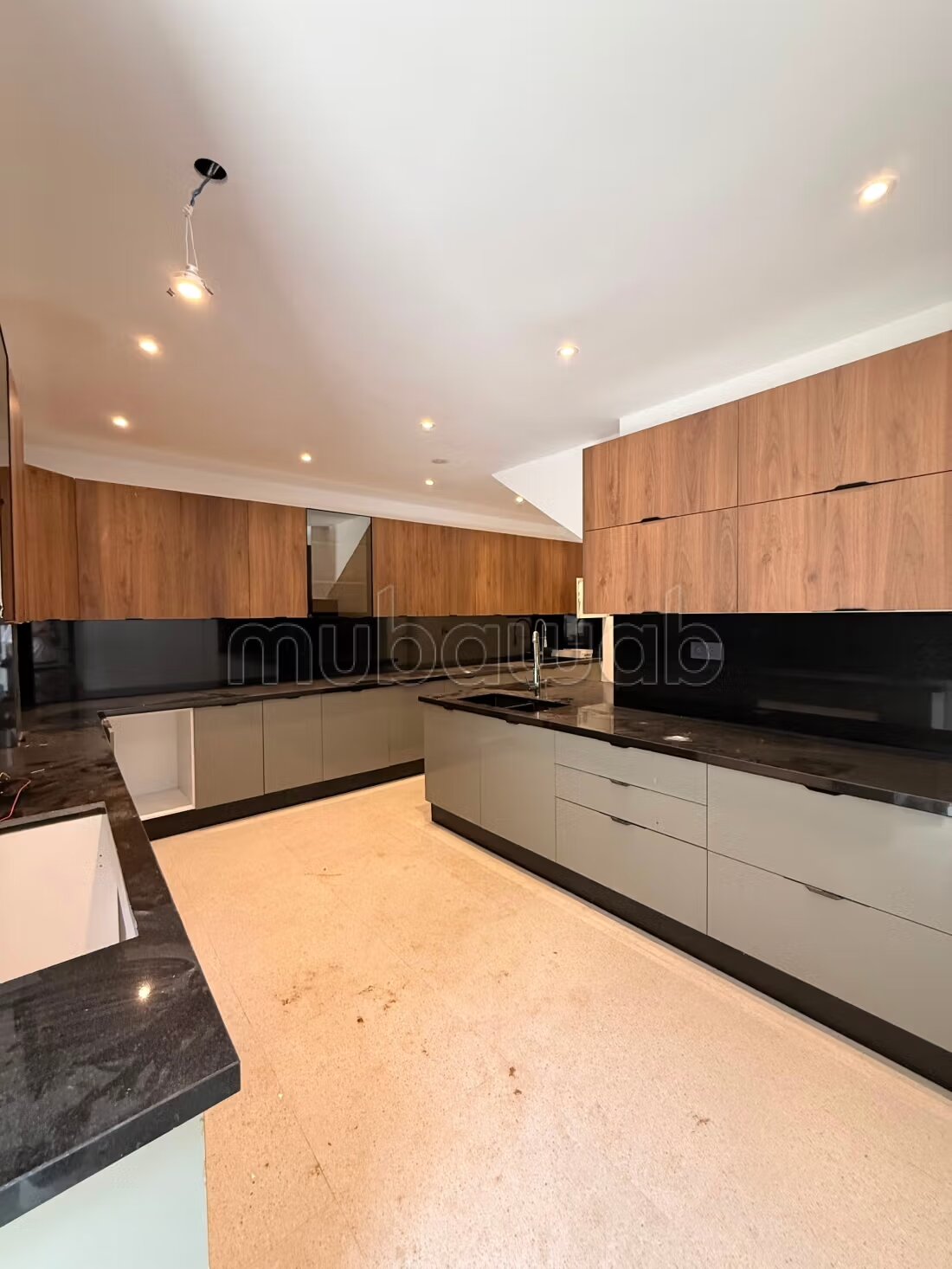 Villa 900 m² à louer à Rabat – Souissi — Photo 9