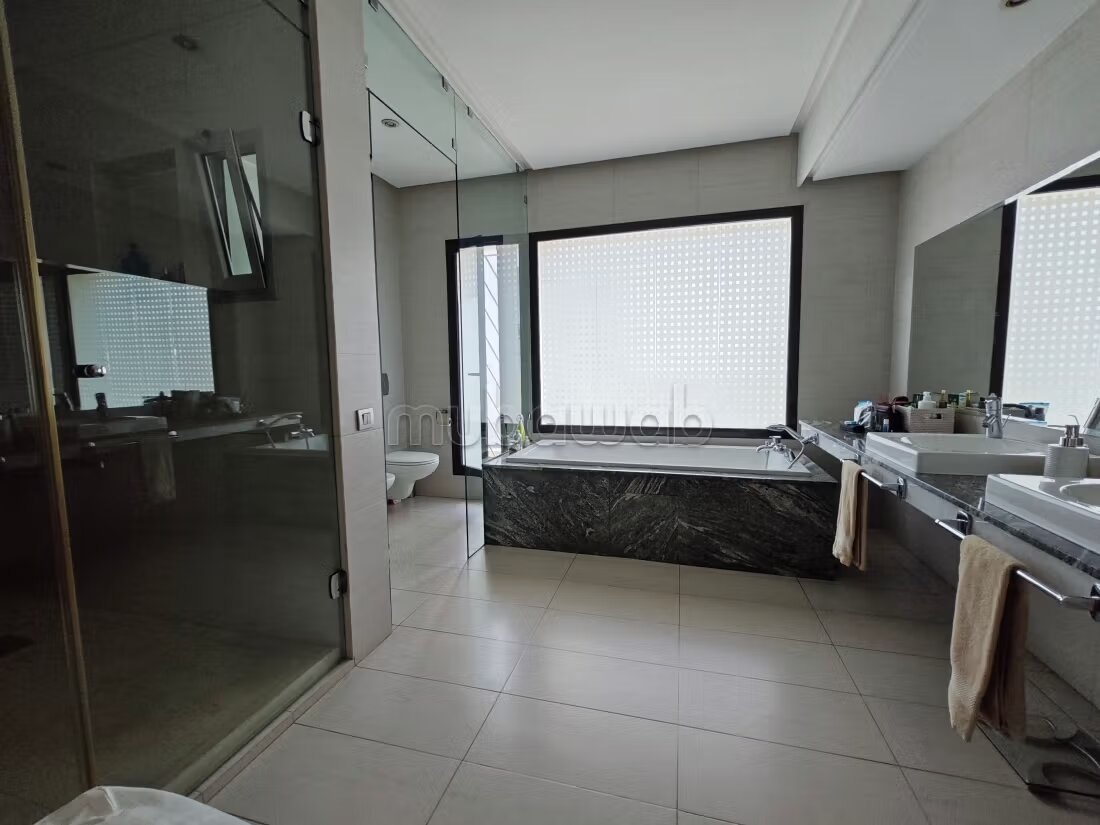 Villa 4 chambres à louer à Casablanca — Photo 4