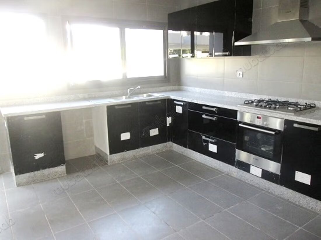 Villa 350 m² à louer à Casablanca — Photo 3