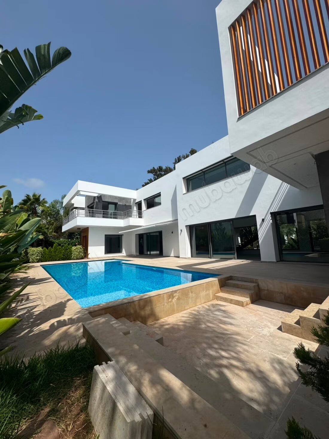 Villa 1280 m² for rent in Rabat – Souissi à Rabat