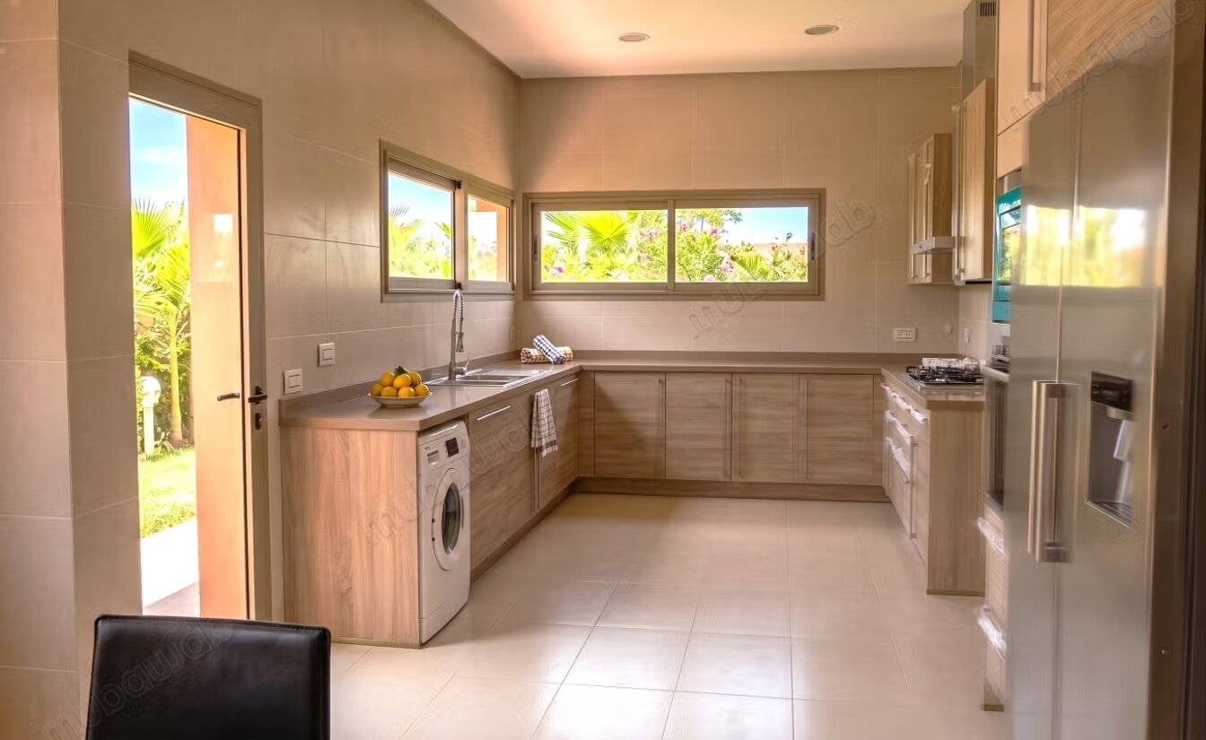 Villa 750 m² à louer à Marrakech – Chrifia — Photo 14