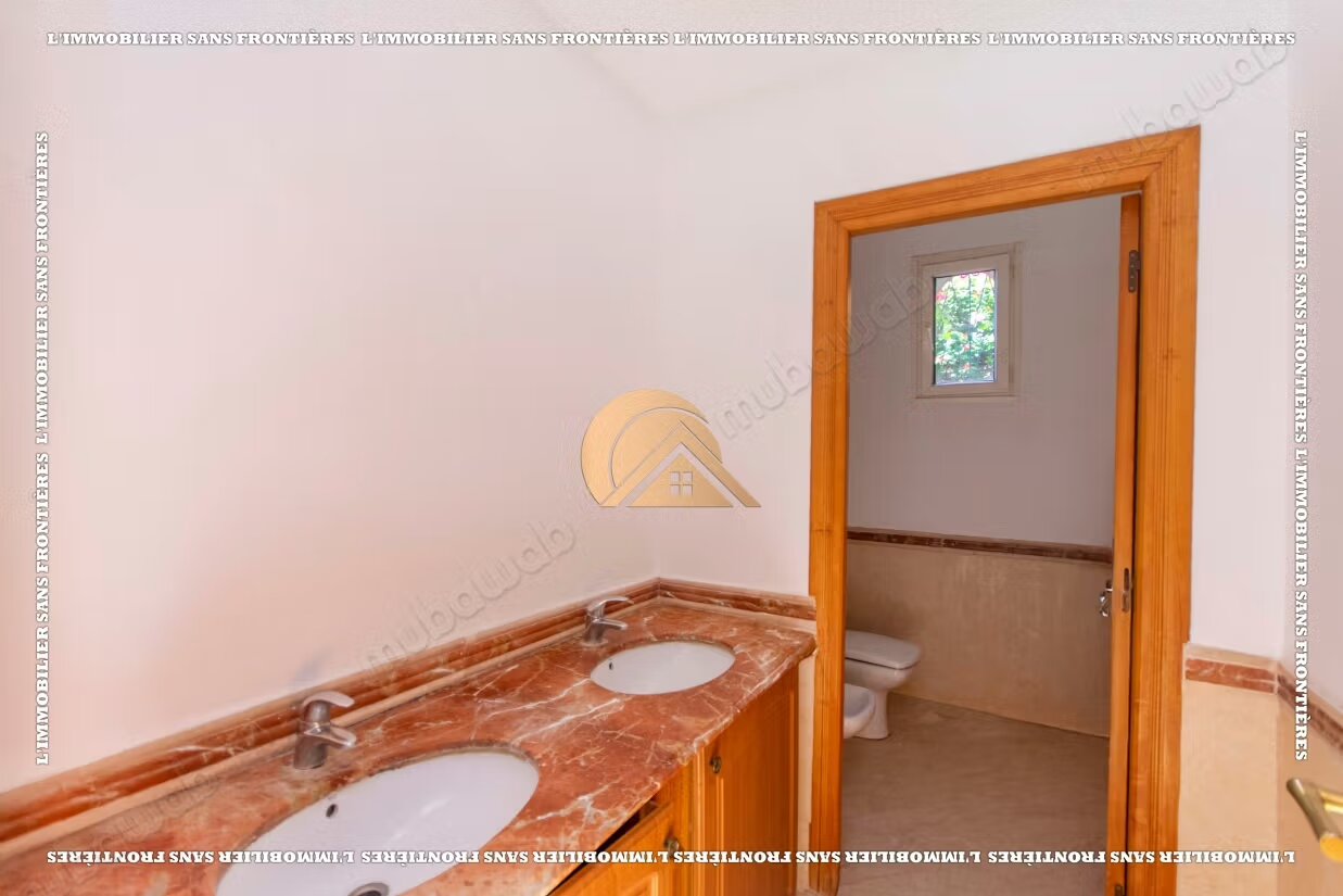 Villa 240 m² à louer à Marrakech — Photo 12