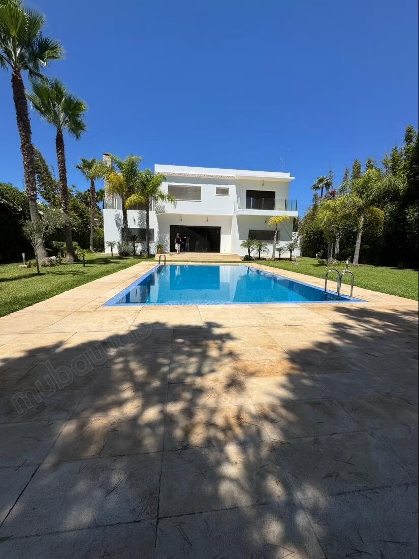 Villa 1800 m² à louer à Rabat – Souissi à Rabat