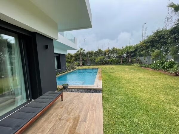 Villa 1800 m² à louer à Rabat – Souissi — Photo 13