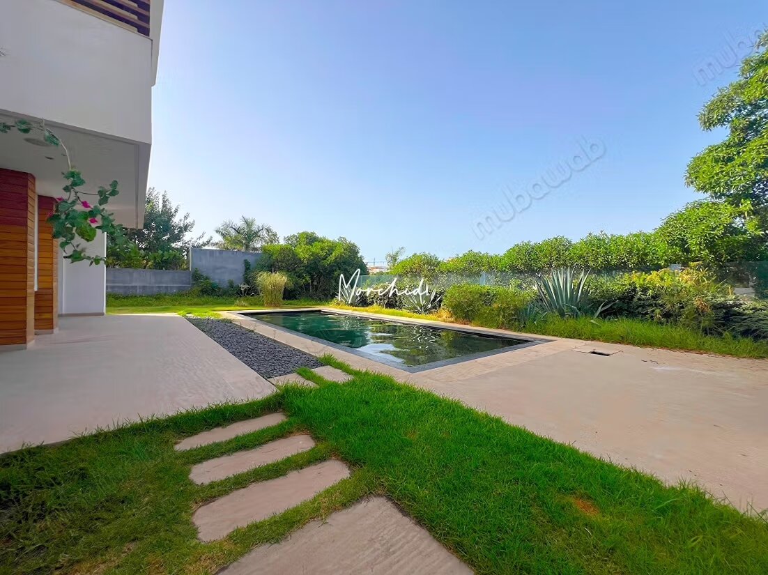 Villa 700 m² à louer à Casablanca — Photo 4