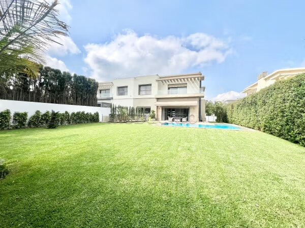 Villa 700 m² à louer à Casablanca — Photo 23