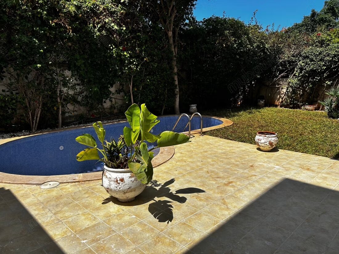 Villa 400 m² à louer à Casablanca — Photo 3