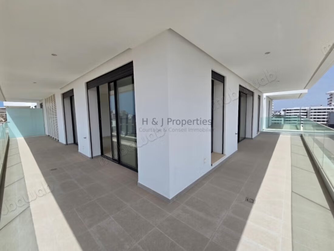 T5 Apartment 295 sqm for Sale in Casablanca — Photo 2