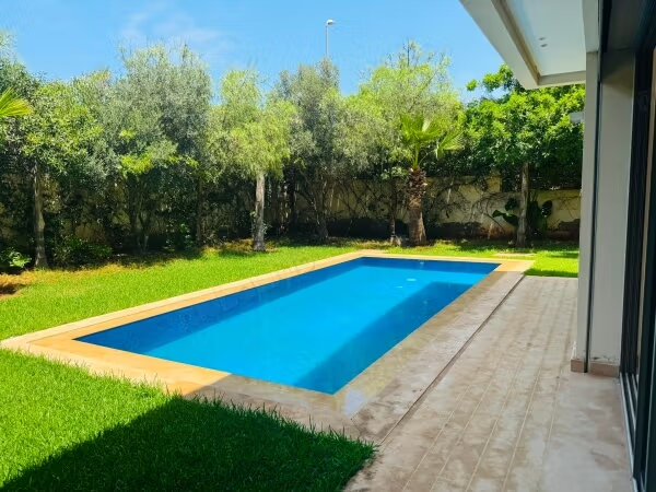 Villa 4 chambres à louer à Ain Diab, Casablanca — Photo 15