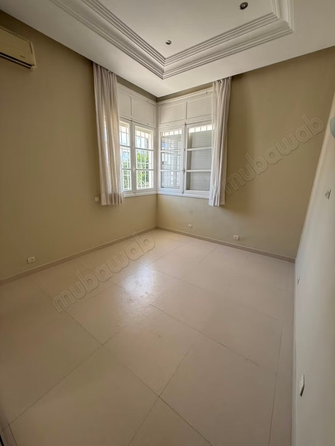 فيلا 250 م² للإيجار في الرباط (Hassan Centre Ville) — Photo 17
