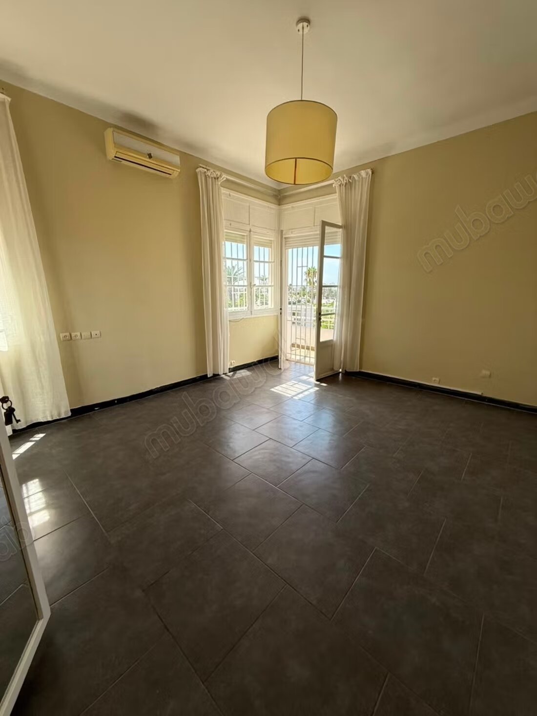 فيلا 250 م² للإيجار في الرباط (Hassan Centre Ville) — Photo 18