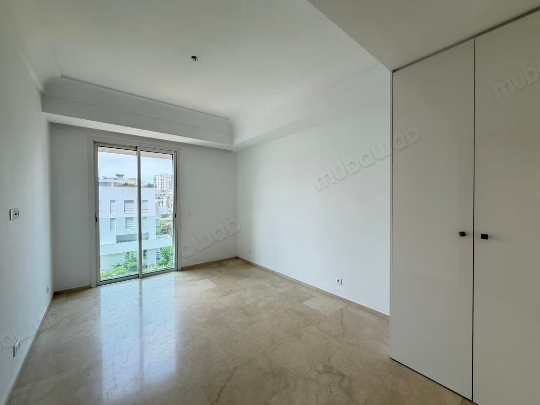 Appartement 415 m² à louer à الدار البيضاء — Photo 16