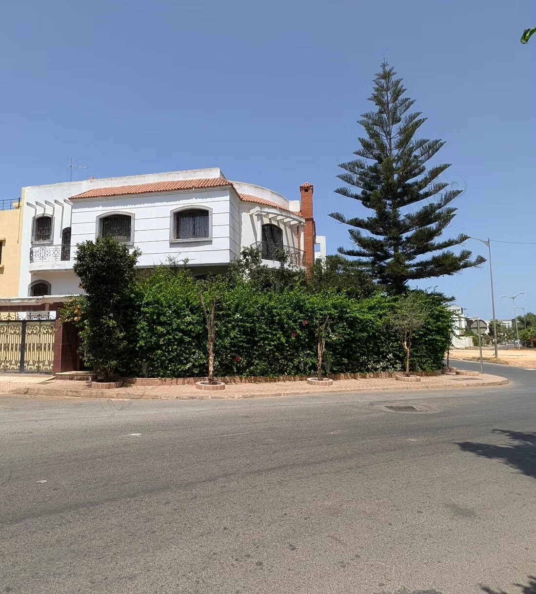 Villa 555 m² for Sale in Casablanca (Sidi Maarouf) à Casablanca