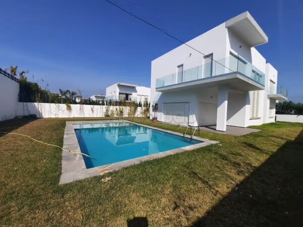 Villa 400 m² for rent in Rabat – Souissi — Photo 18