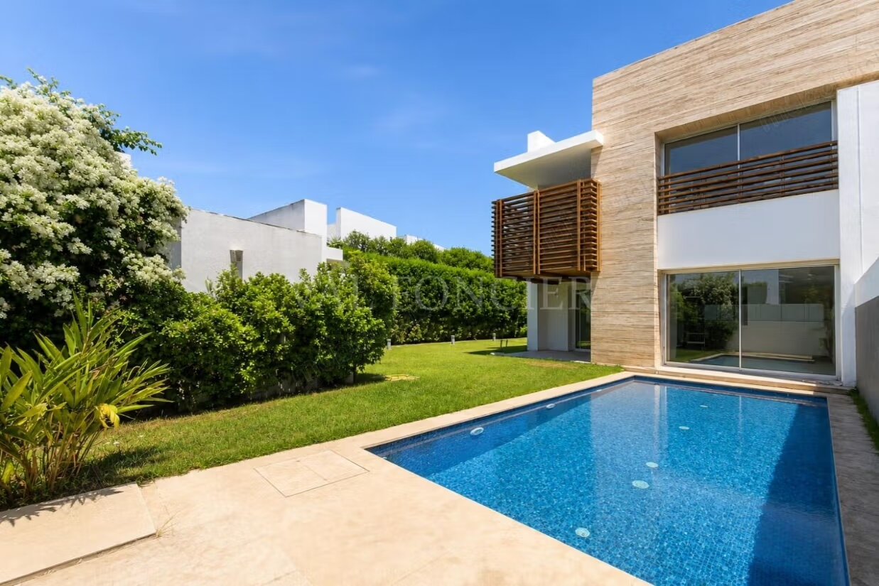 Villa 563 m² à louer à Casablanca - Bouskoura à Casablanca