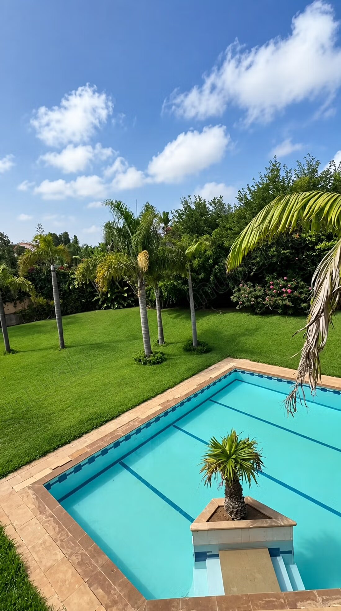 Villa 2000 m² à louer à Rabat – Souissi à Rabat