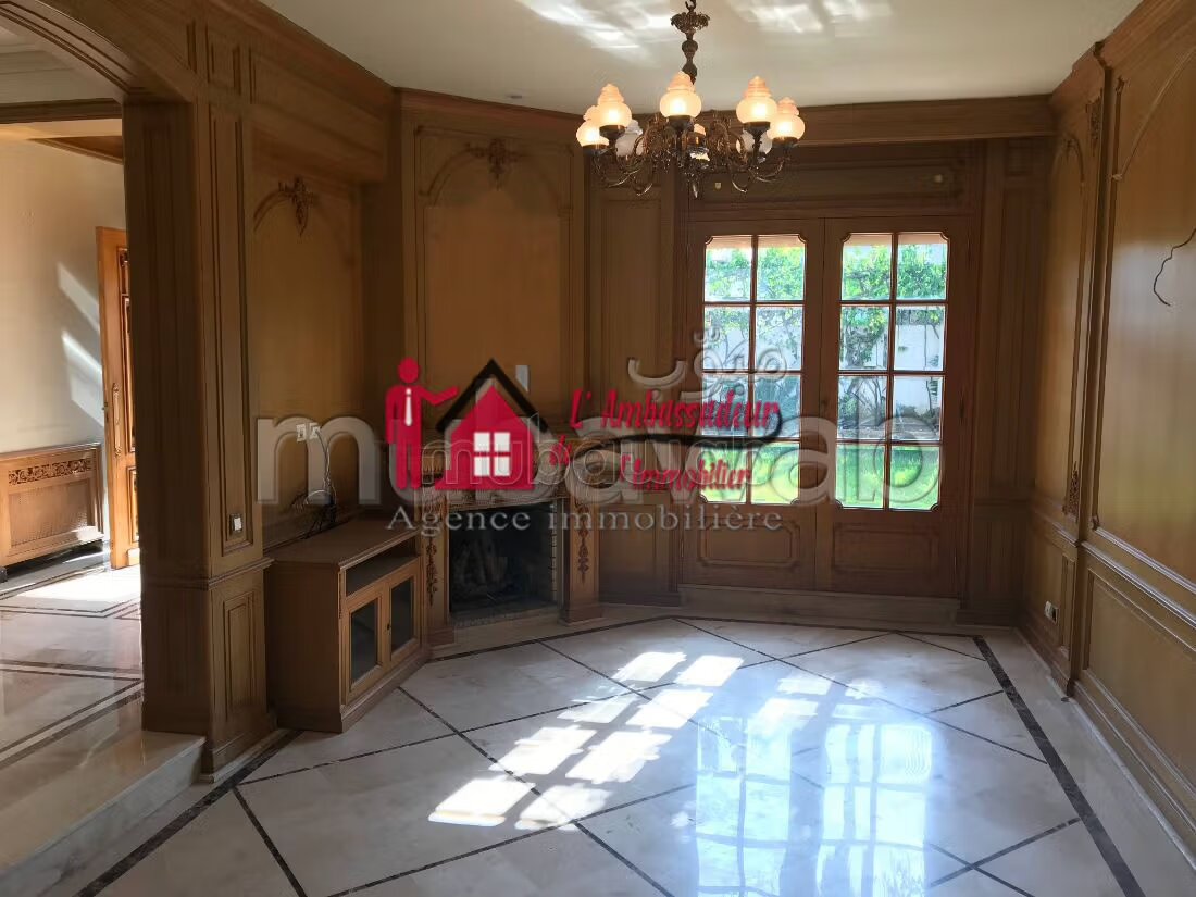 900 m2 Villa for Sale in Longchamps — Photo 8