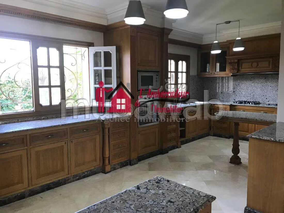 900 m2 Villa for Sale in Longchamps — Photo 9