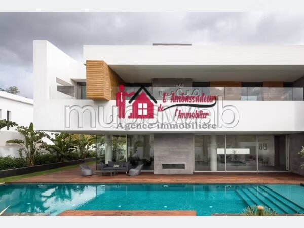 900 m2 Villa for Sale in Longchamps — Photo 11