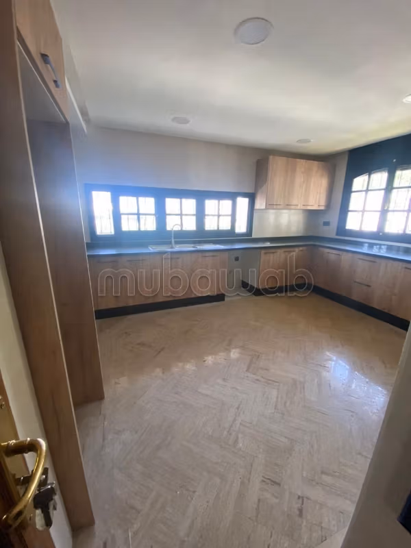 Villa 500 m² à louer à Souissi, Rabat — Photo 4