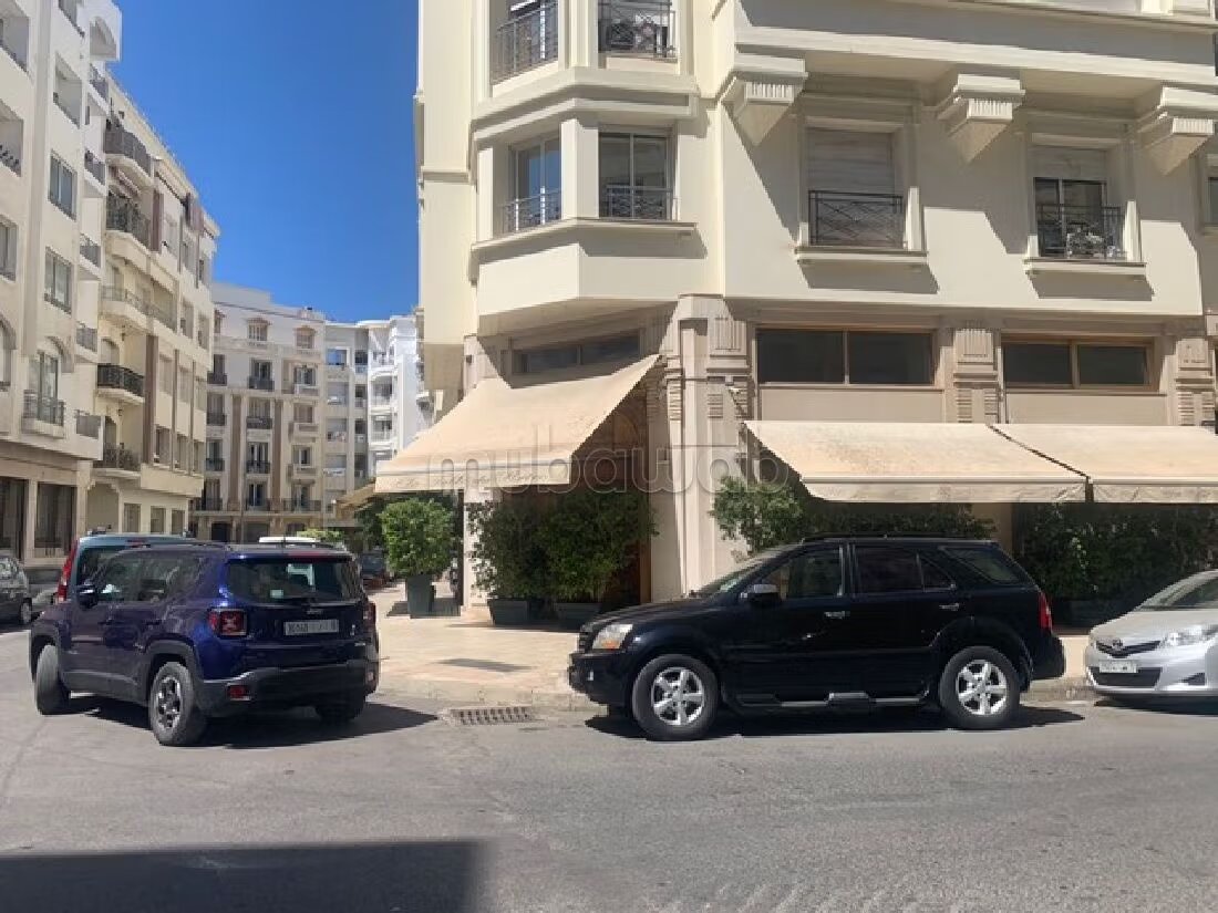 مطعم للبيع - طاولة الرترو