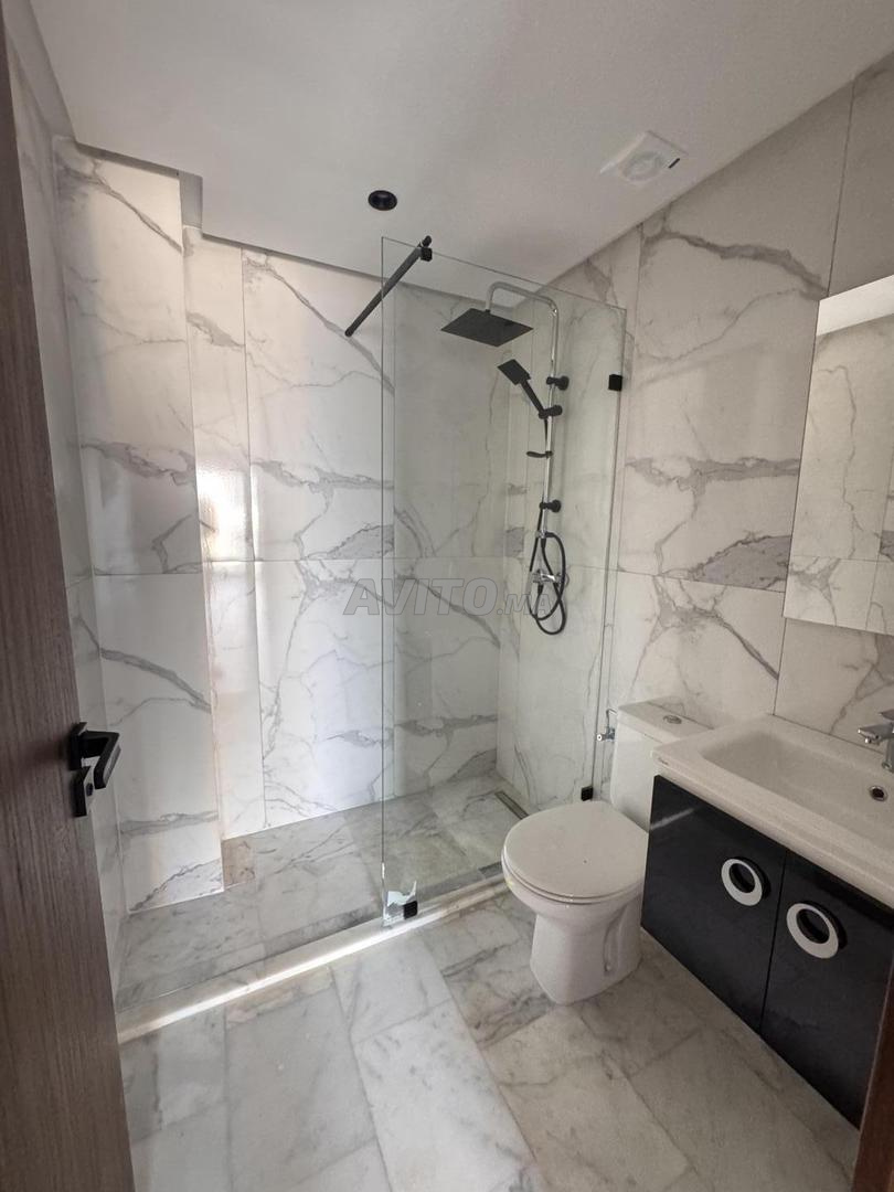 Apartment 101 m² for rent in Casablanca (Roches Noires) — Photo 10