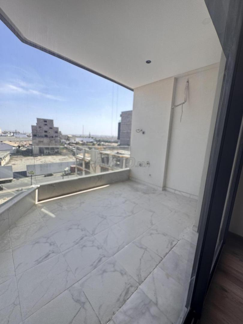 Apartment 101 m² for rent in Casablanca (Roches Noires) — Photo 12