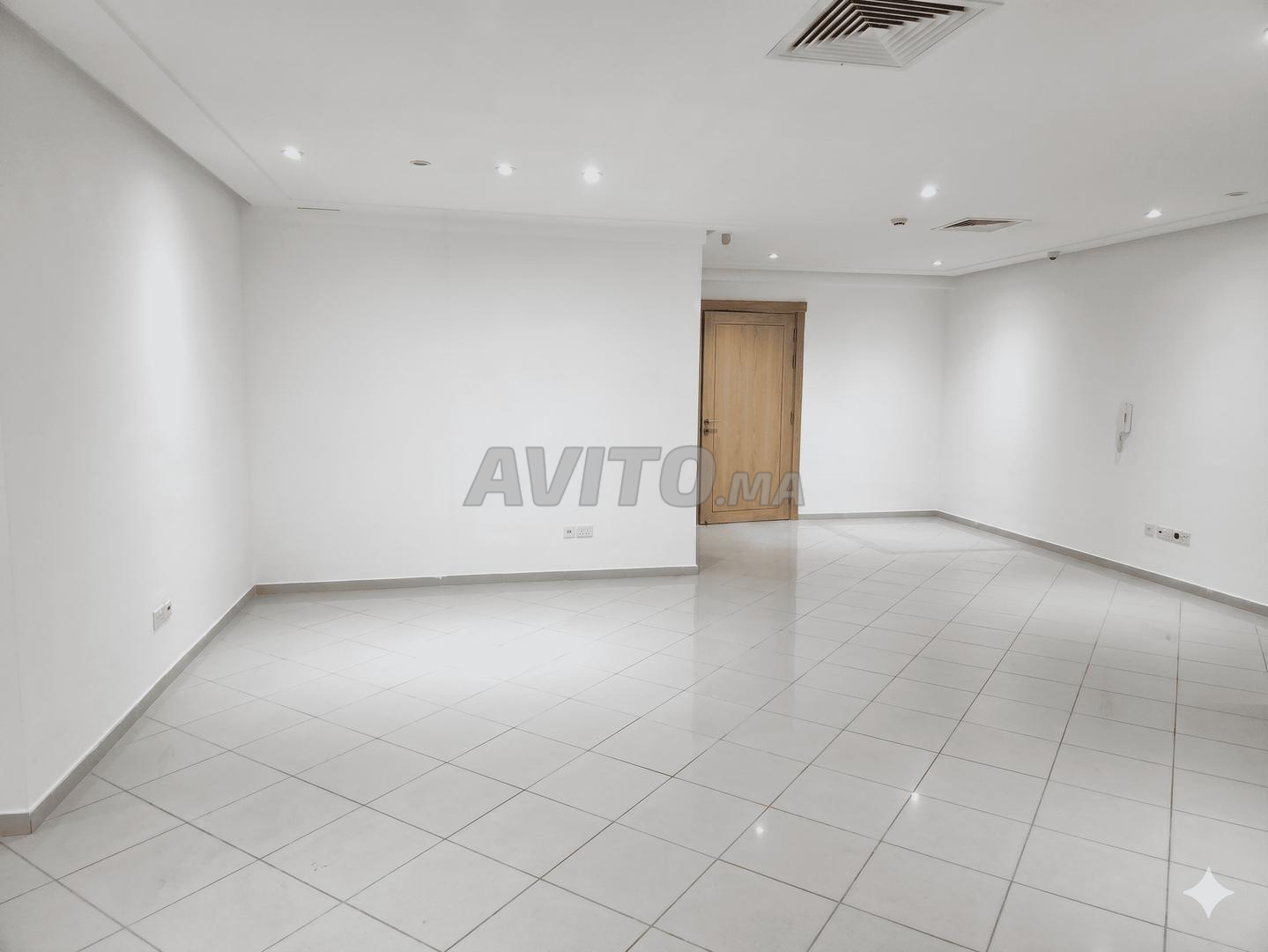 Bureau 88 m² à louer à Casablanca — Photo 8