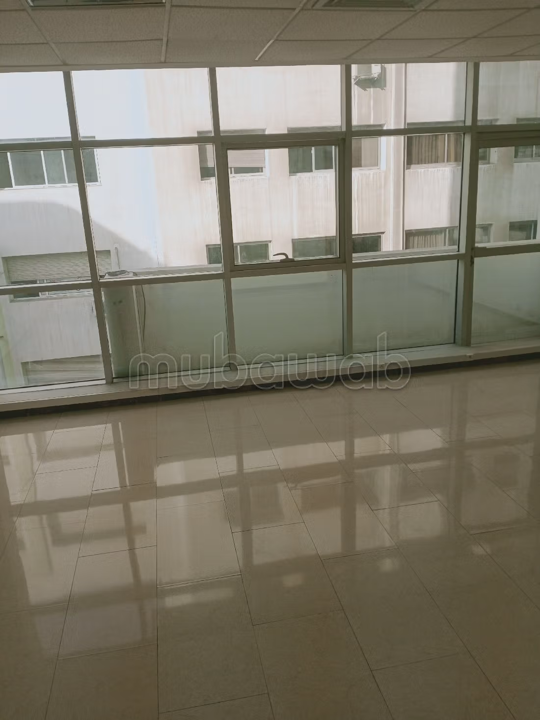 Bureau professionnel 81 m² à louer à Casablanca — Photo 2