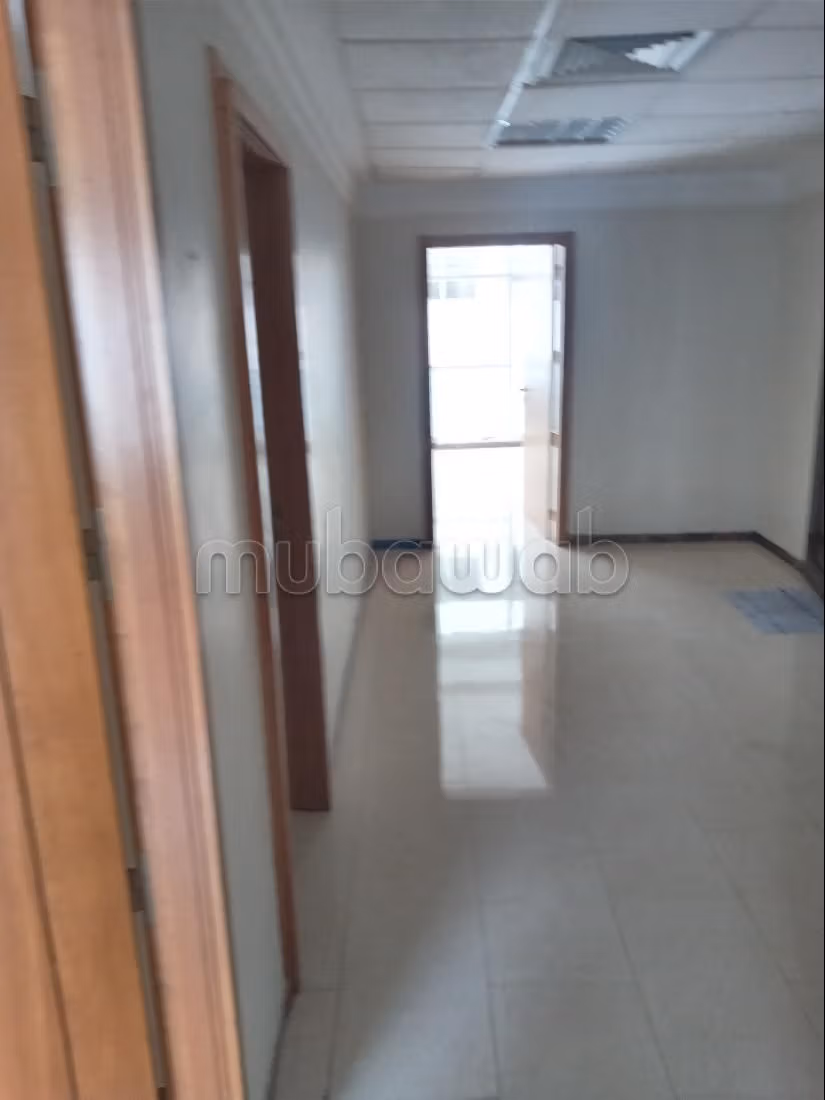 Bureau professionnel 81 m² à louer à Casablanca — Photo 38