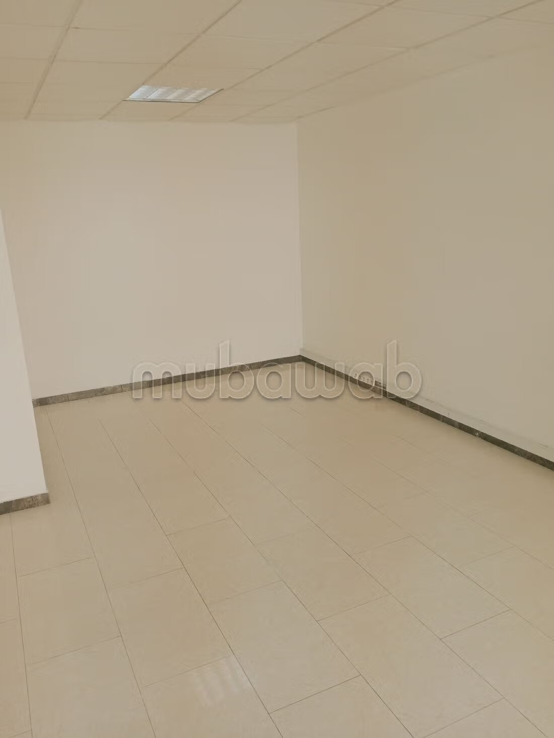 Bureau professionnel 81 m² à louer à Casablanca — Photo 9