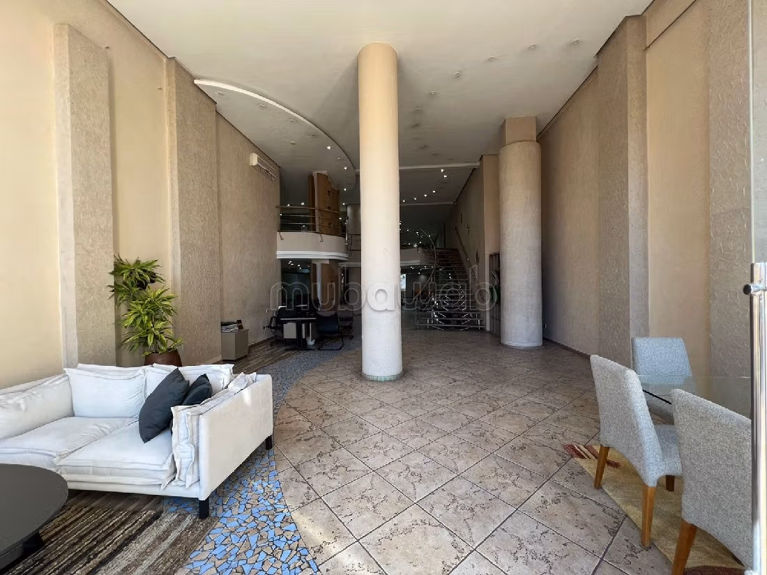Commercial office for rent in Racine, 625 m² — Photo 6