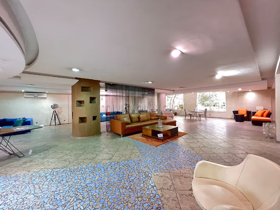 Commercial office for rent in Racine, 625 m² — Photo 10