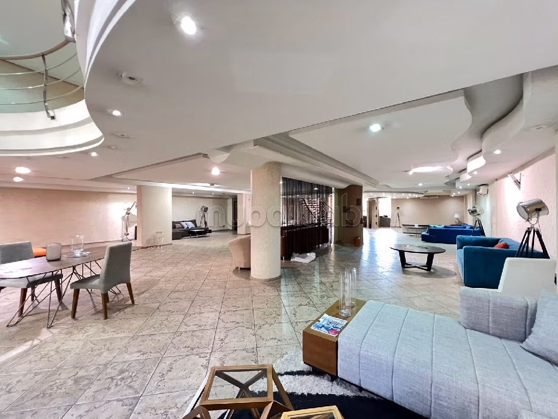 Commercial office for rent in Racine, 625 m² — Photo 22