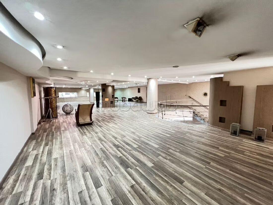 Commercial office for rent in Racine, 625 m² — Photo 17
