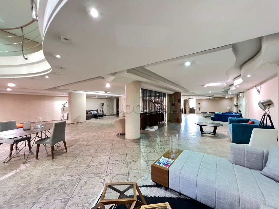 Commercial office for rent in Racine, 625 m² — Photo 21