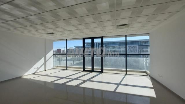 60 m² Office for Rent in Meknès, Hamria — Photo 2