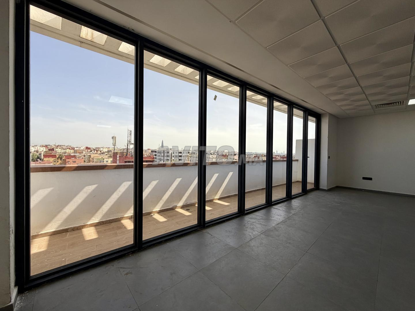 Office 90 m² for rent in Salé-Tabriquet — Photo 4