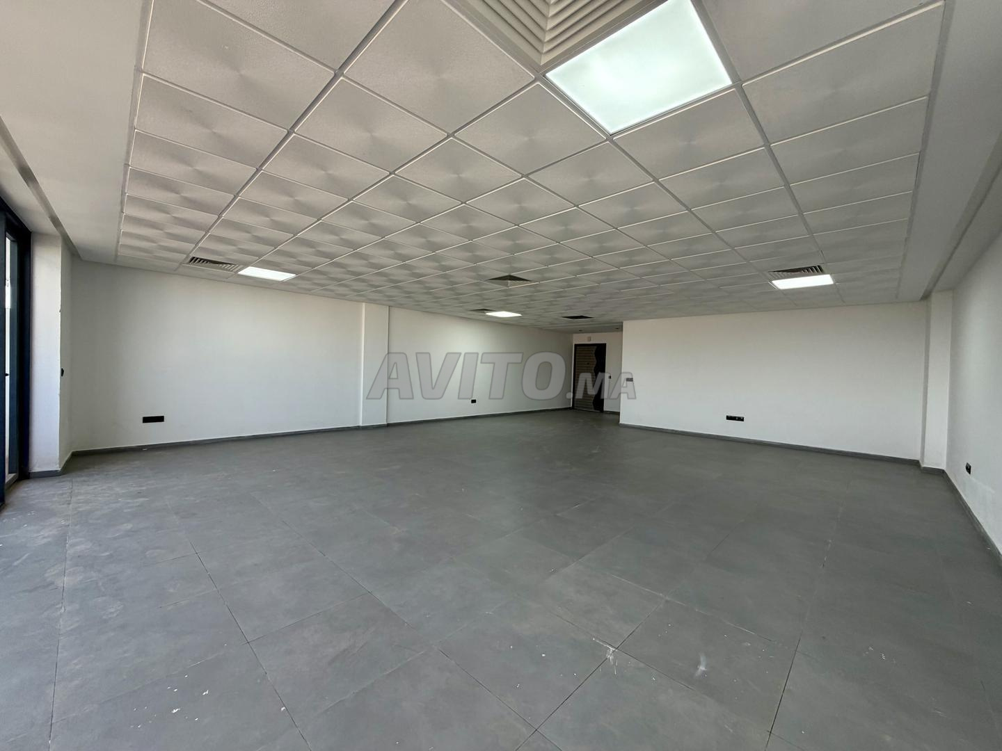 Office 90 m² for rent in Salé-Tabriquet — Photo 10