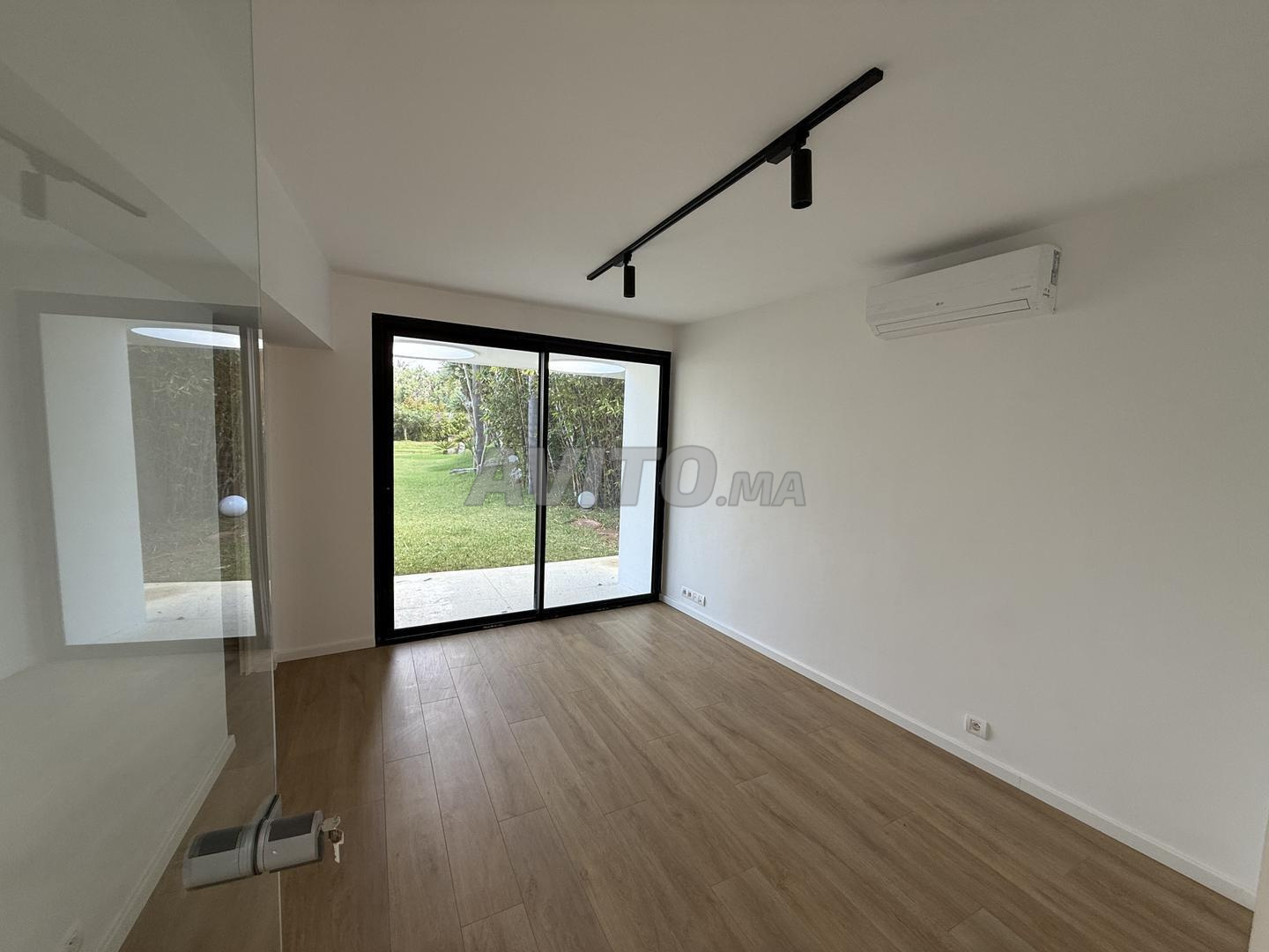 Office 1700 m² for rent in Rabat — Photo 12