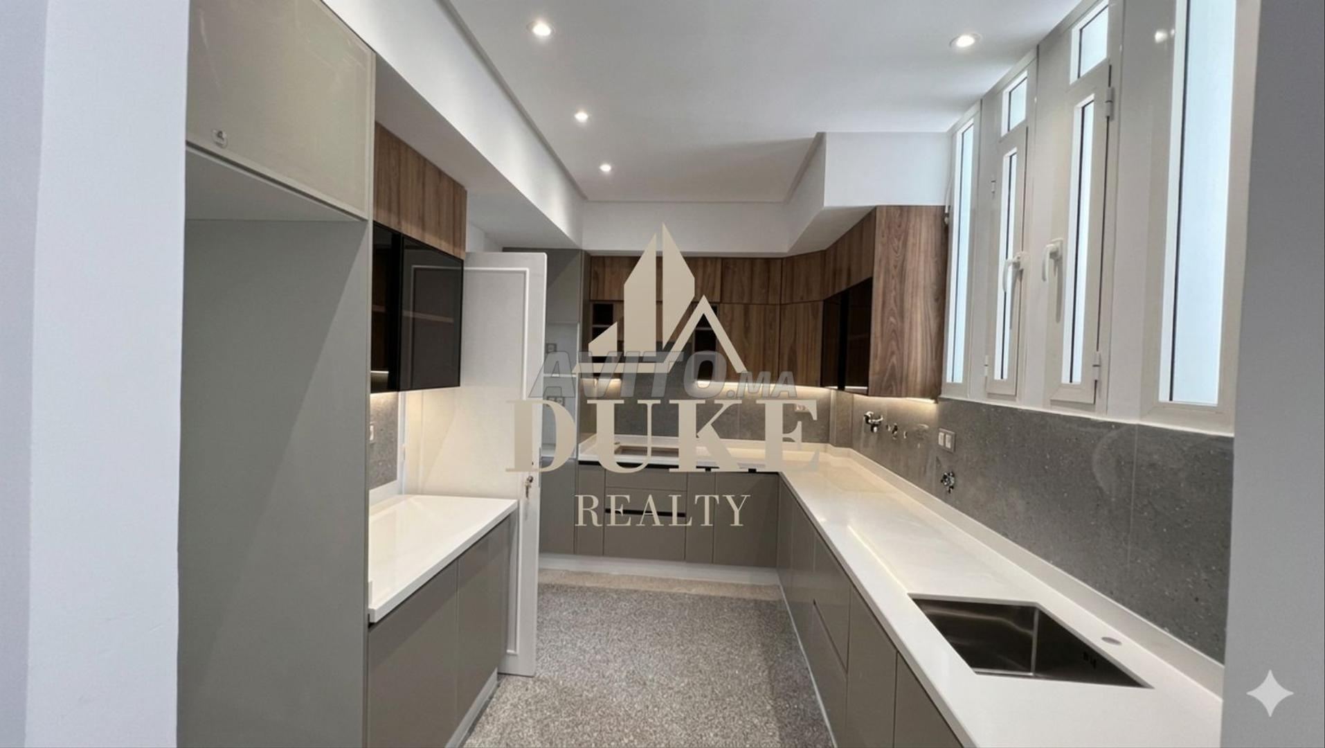 340 m² Villa for Rent in Rabat, Les orangers — Photo 7