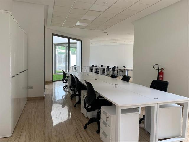 694 m² Office for Rent in Casablanca Anfa — Photo 17