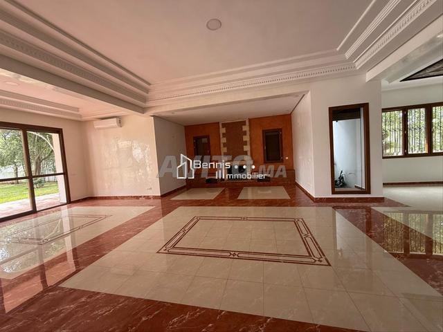 Villa 2000 m² à louer à Rabat Souissi — Photo 2