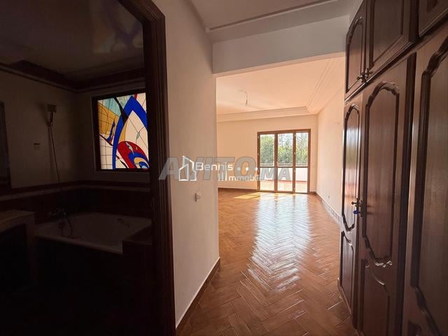 Villa 2000 m² à louer à Rabat Souissi — Photo 4