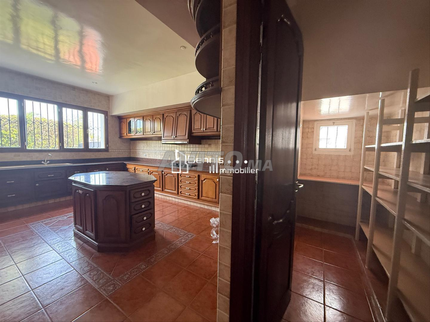 Villa 2000 m² à louer à Rabat Souissi — Photo 13