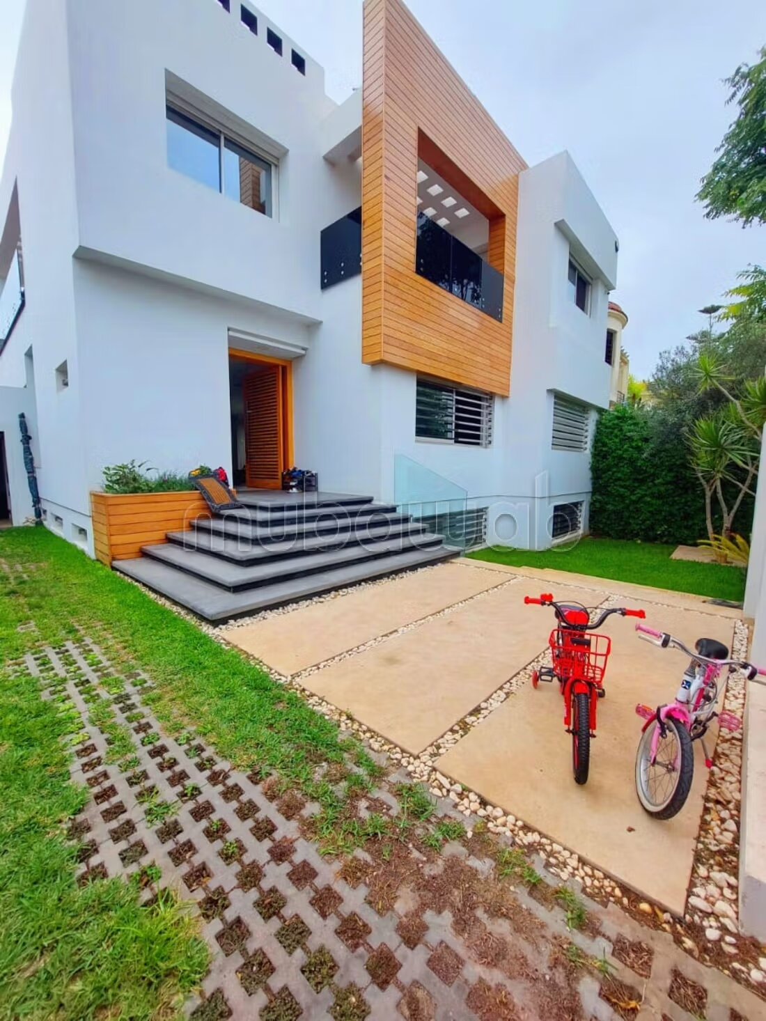 Villa 530 m² for rent in Rabat – Hay Riad — Photo 3