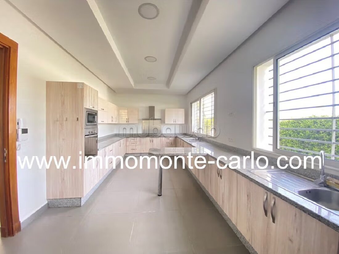 600 m² Villa for Rent in Rabat — Photo 8