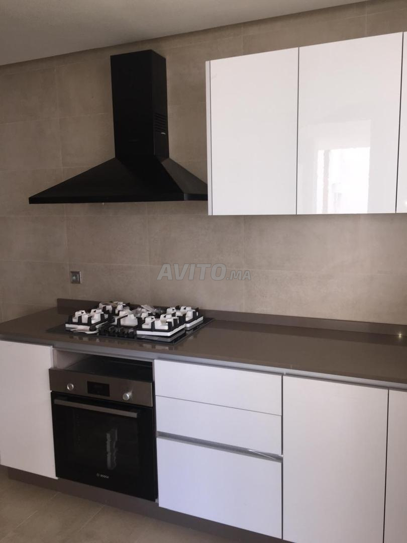 Appartement 120 m² à louer à Rabat Souissi — Photo 3