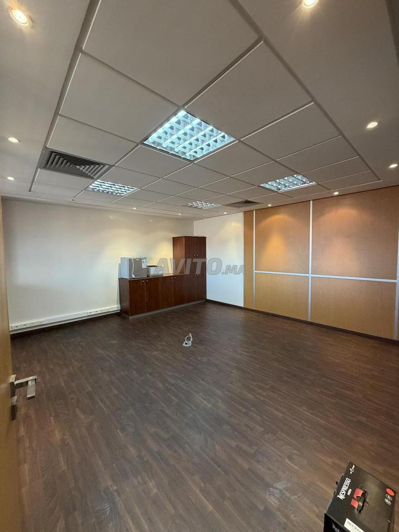Office 66 m² for rent in Marrakech — Photo 6