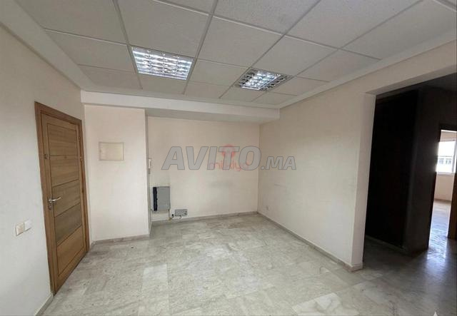 Office 101 m² for rent in Casablanca — Photo 10